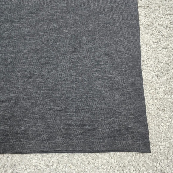 Lululemon Shirt Mens XXL Charcoal Gray Metal Vent‎ Tech Short Sleeve Stretch - Picture 2 of 9